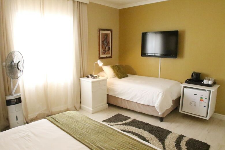 Hotel Dolphin Inn Guest House