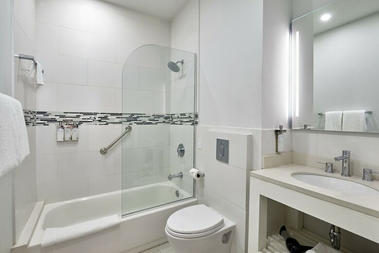 R Hotel Kingston