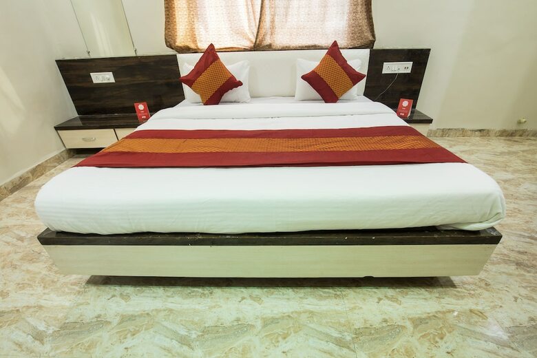 Oyo 8857 Hotel Raj Palace