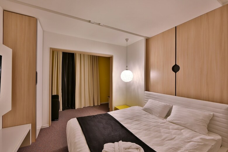 Io Hotel