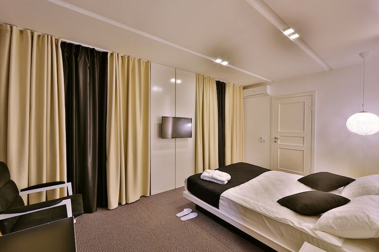 Io Hotel