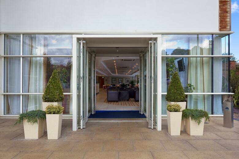 Hotel Holiday Inn Express Chester Racecourse(.)
