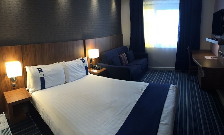 Hotel Holiday Inn Express Chester Racecourse(.)