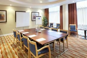 Hotel Holiday Inn Express Chester Racecourse(.)
