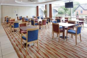 Hotel Holiday Inn Express Chester Racecourse(.)