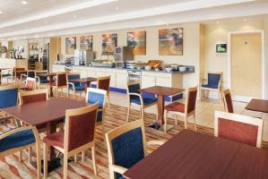 Hotel Holiday Inn Express Chester Racecourse(.)