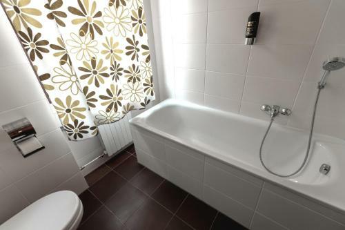 Hostal Gasthof H�henrain