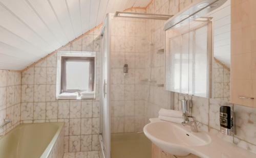 Hostal Gasthof H�henrain
