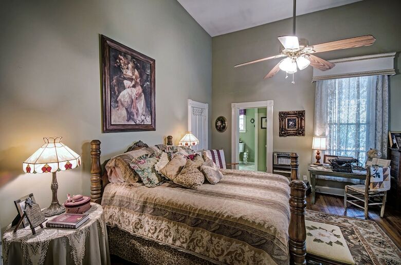 Clyde And Marie's Bed & Breakfast