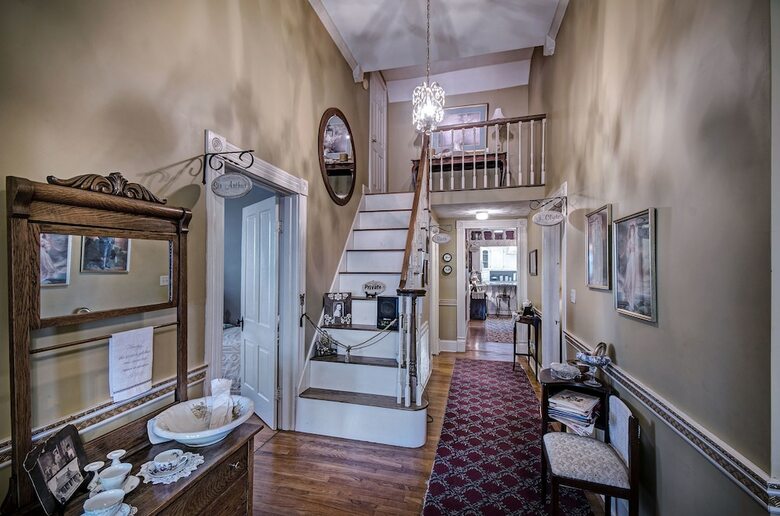 Clyde And Marie's Bed & Breakfast