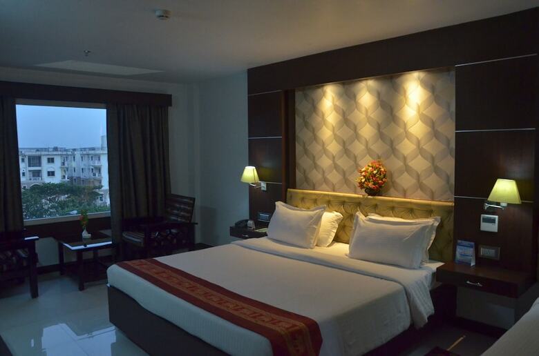 Airport City Hotel