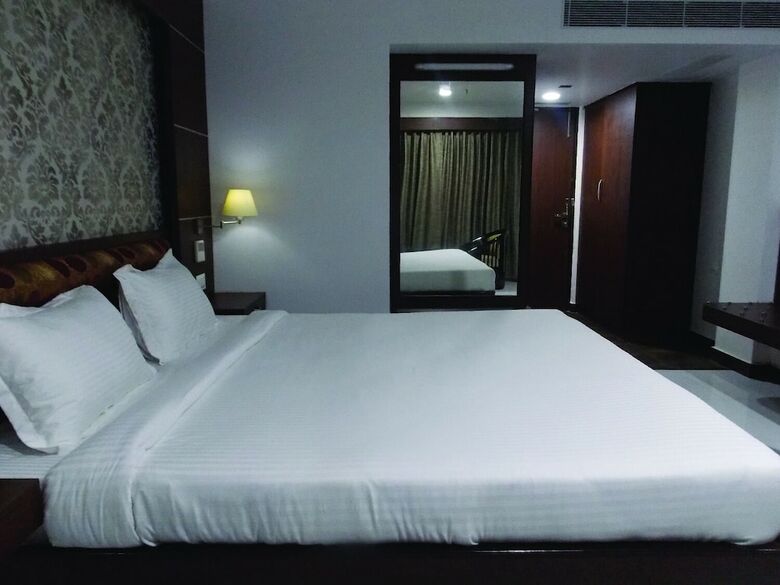 Airport City Hotel