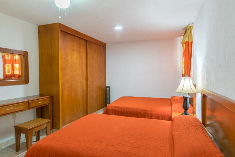 Hotel Suites Poliforum Inn