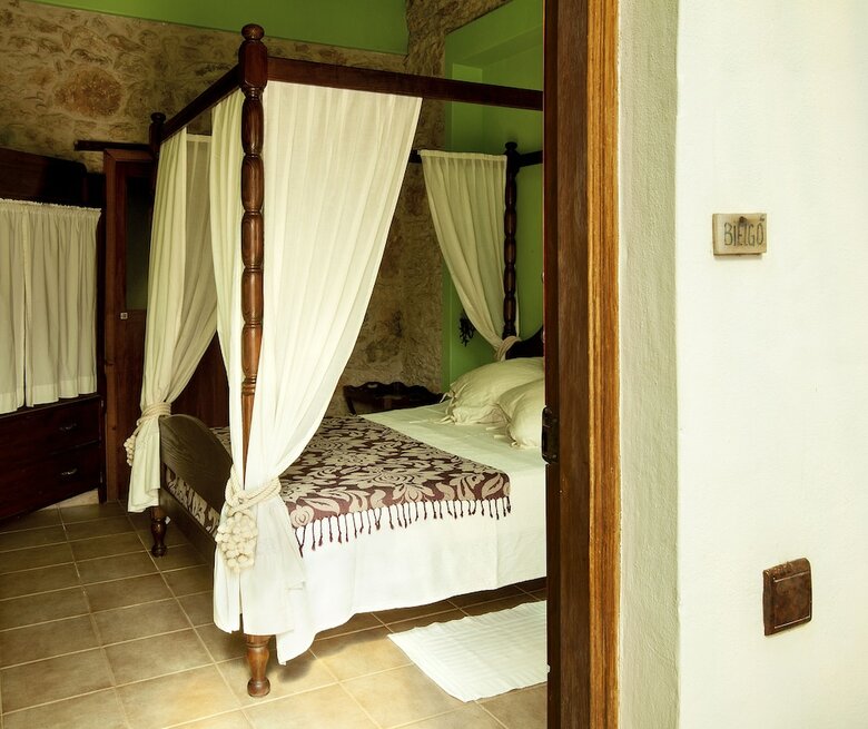 Hotel H. R. Era de La Corte