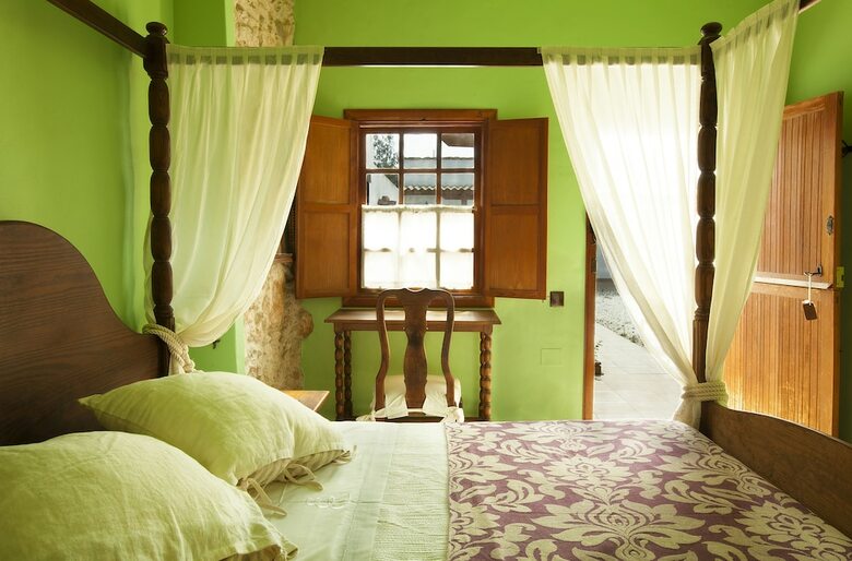 Hotel H. R. Era de La Corte