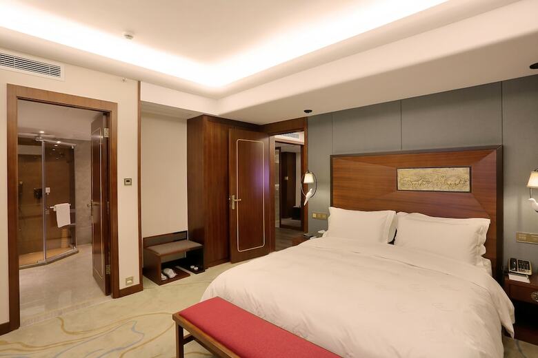 Lujia International Hotel