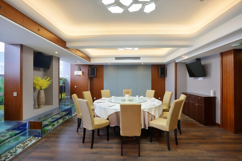 Lujia International Hotel