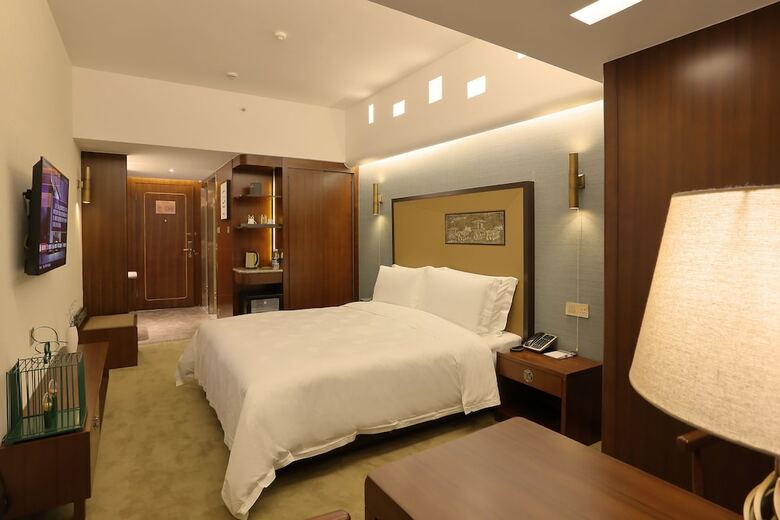 Lujia International Hotel