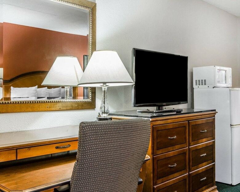 Hotel Econo Lodge Inn & Suites