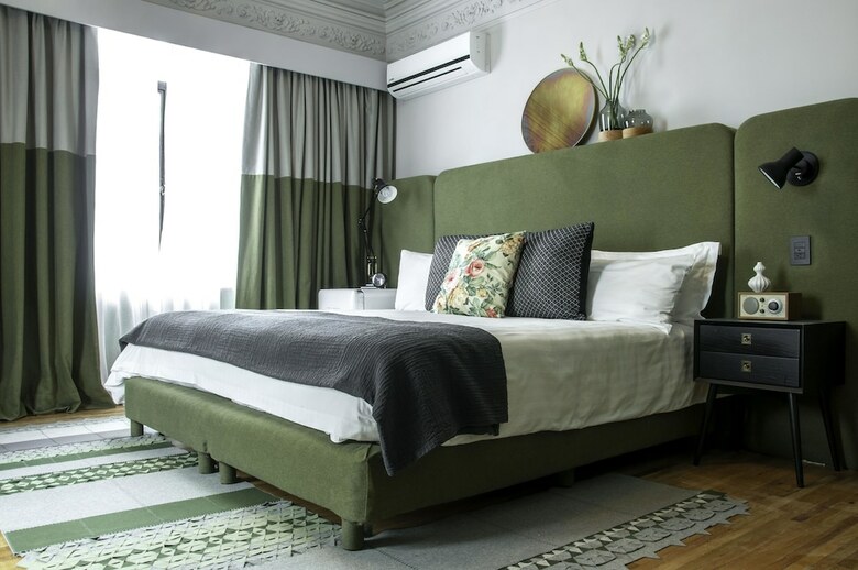 Bed & Breakfast Pug Seal Tennyson