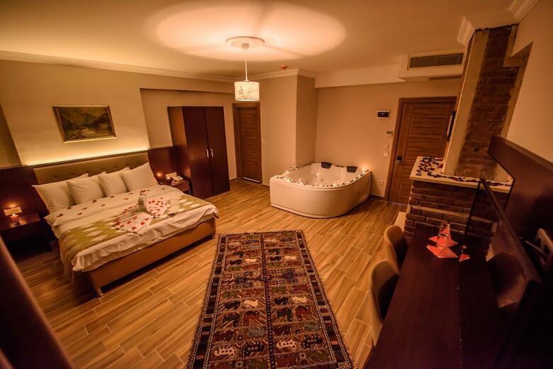 Hill River Hotel