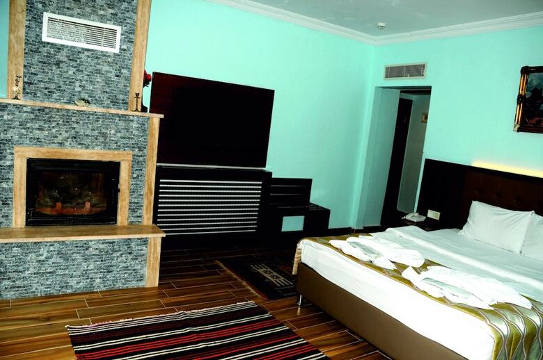 Hill River Hotel