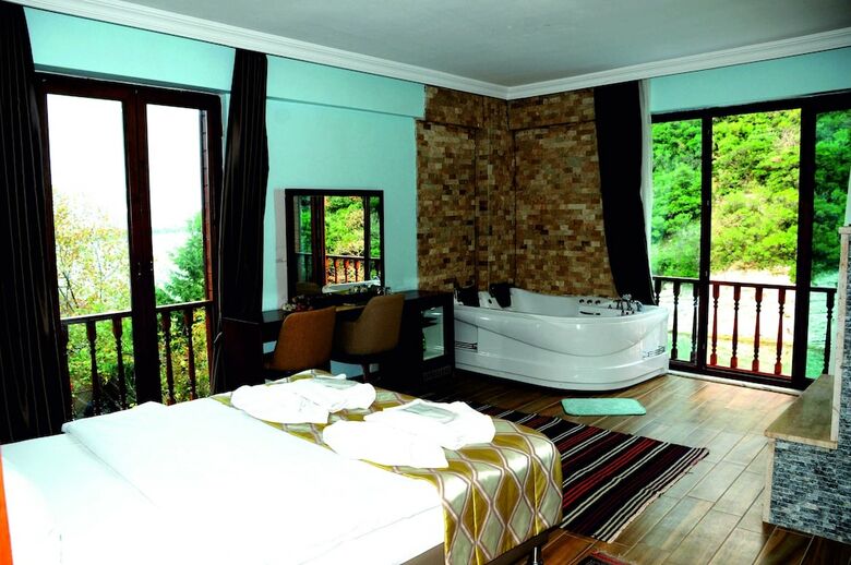 Hill River Hotel