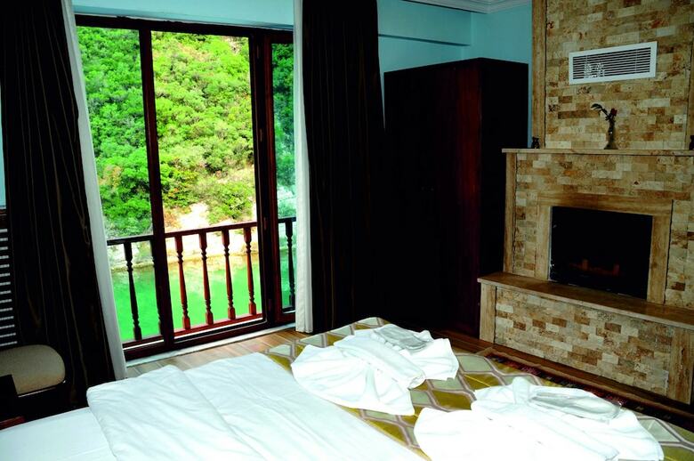 Hill River Hotel