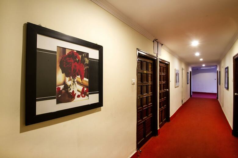 Hotel Rainbow Saphire Lakdikapul