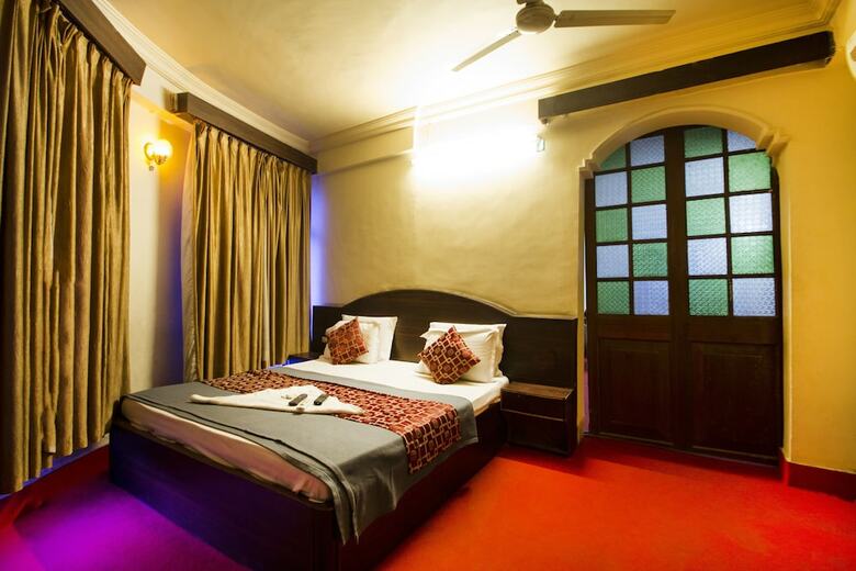 Hotel Rainbow Saphire Lakdikapul