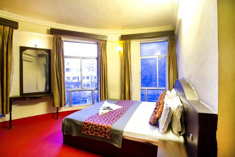 Hotel Rainbow Saphire Lakdikapul