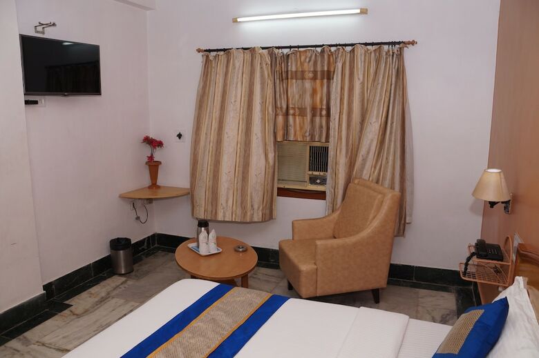 Hotel Raaj Bhaavan