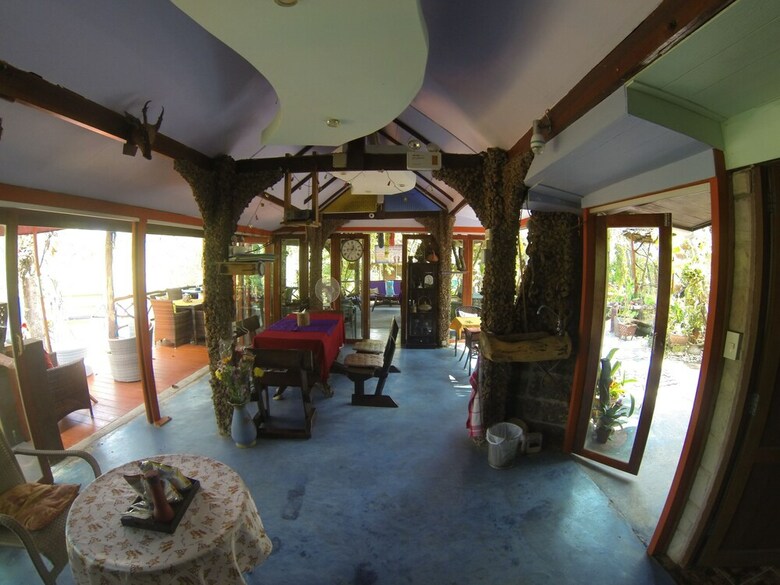 Hotel Riverside Homestay