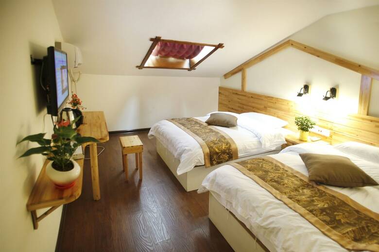 Hostal Wulingyuan Tu Youth Hostel