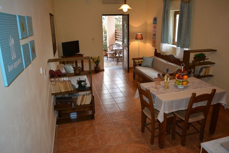 Aparthotel Elianthos Villa