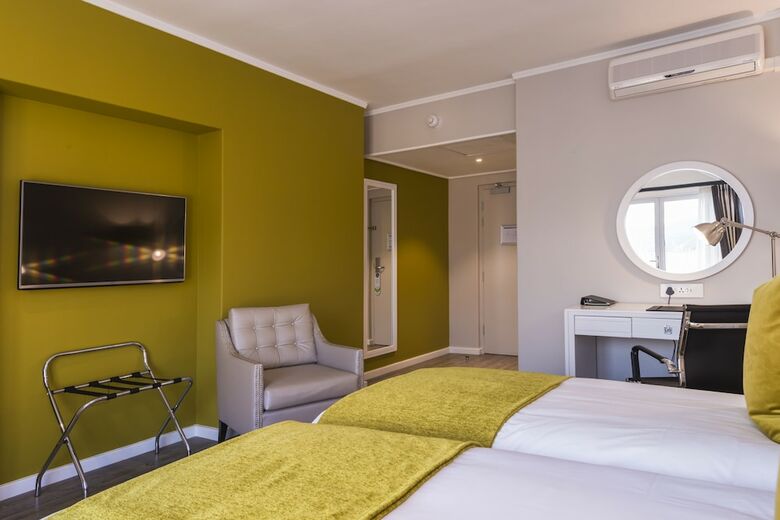 Aha Simon's Town Quayside Hotel