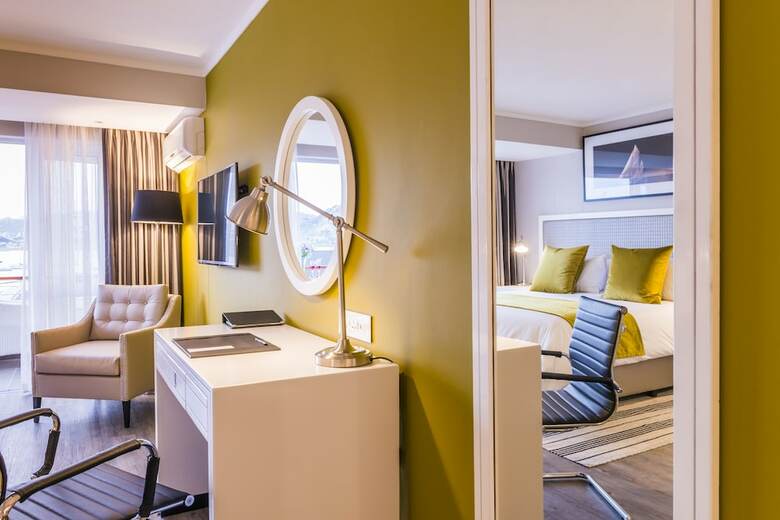 Aha Simon's Town Quayside Hotel