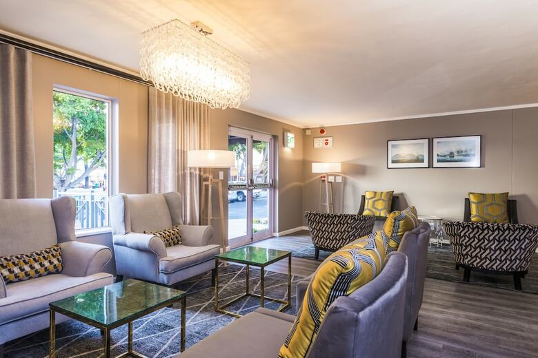 Aha Simon's Town Quayside Hotel