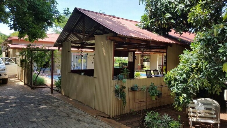Hotel Africa's Eden Too Guesthouse