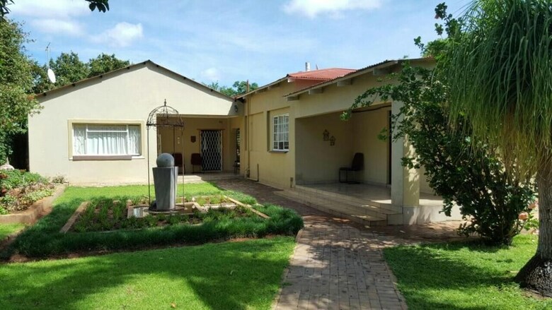 Hotel Africa's Eden Too Guesthouse