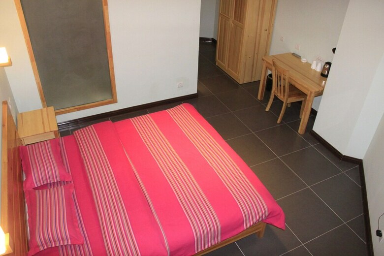 Hostal Red Flag Canal Intl Youth Hostel