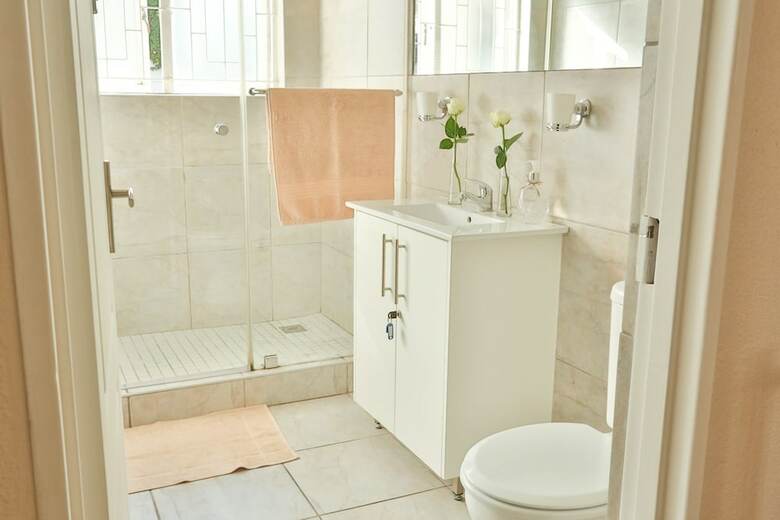 Hotel Baywatch Guest House & Tours