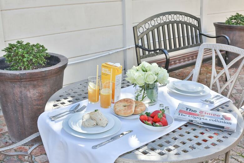 Hotel Baywatch Guest House & Tours