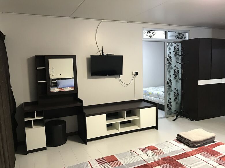 Muangthongthani Rental By Khun Dan