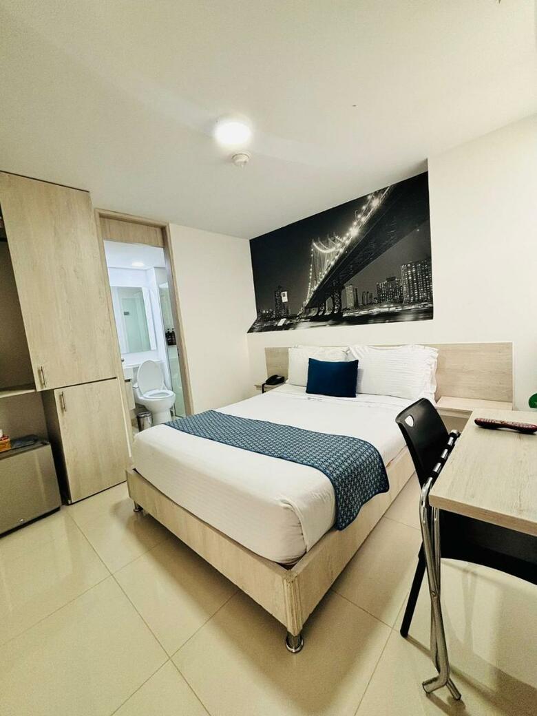 Hotel Laureles Plaza