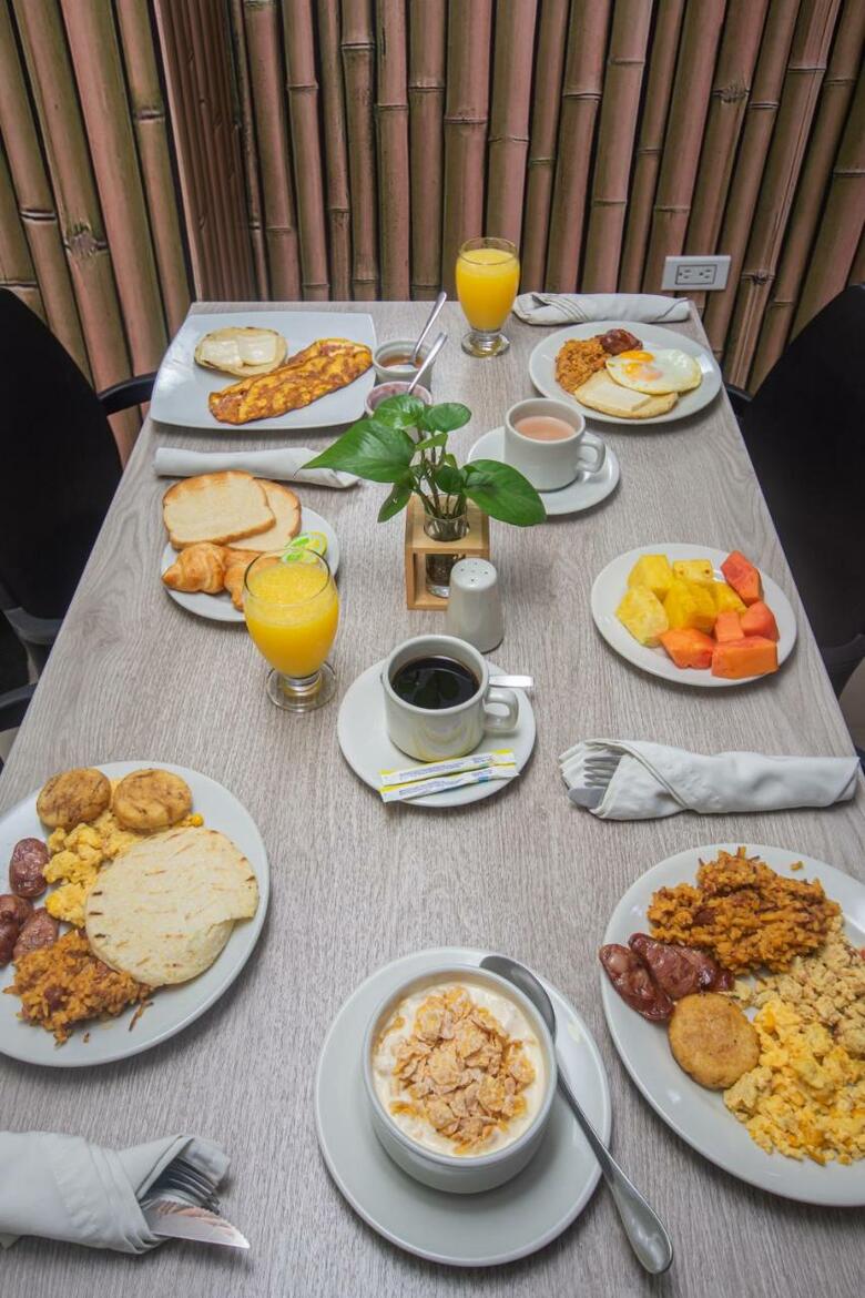Hotel Laureles Plaza