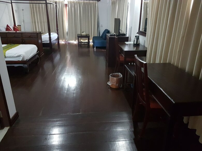 Av Hotel