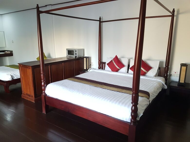 Av Hotel