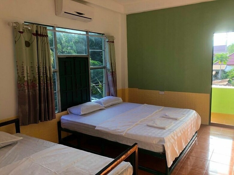 Hostal Army Barracks Guesthouse