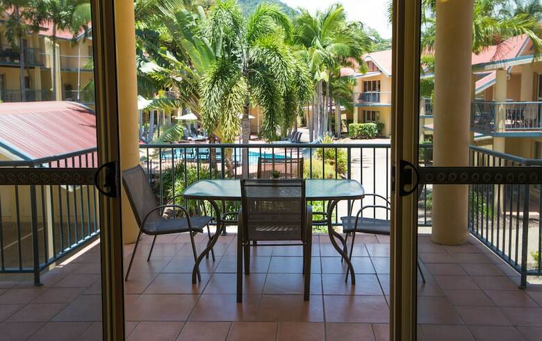 Apartamentos Beach Court